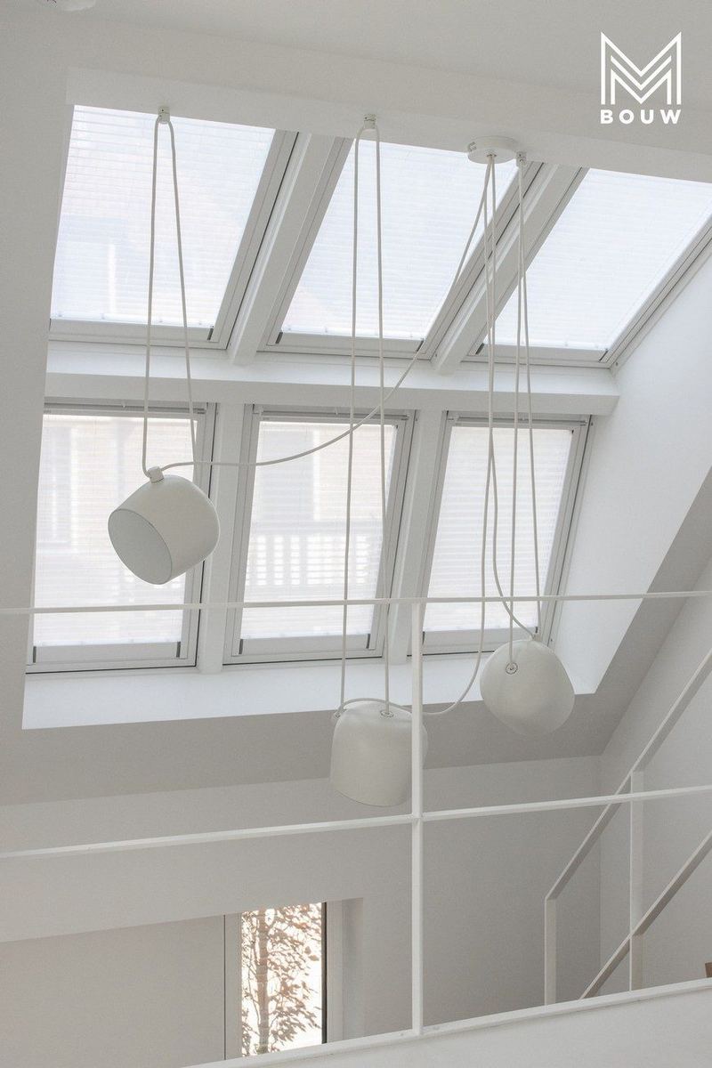 Vide met dakramen en witte spijlenbalustrade