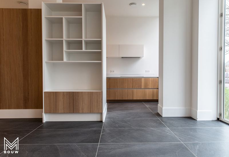 Vakkenkast als scheiding tussen keuken en woonkamer