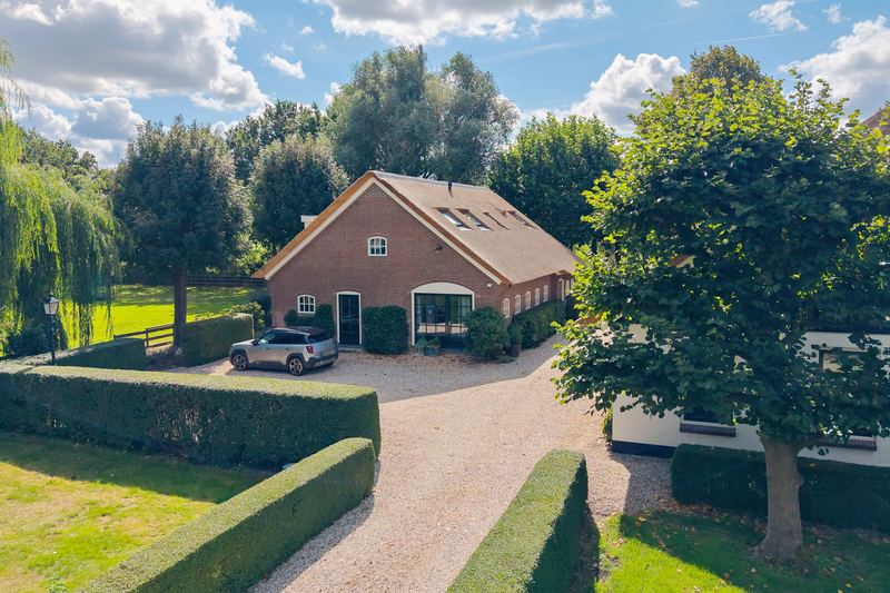 Luchtfoto van de boerderij op het erf
